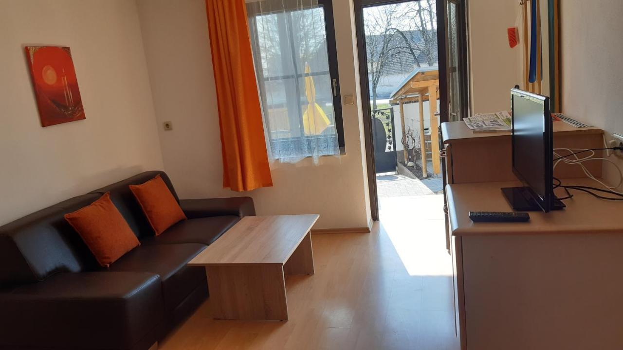Apartment Ferienwohnungen&weingut Kroiss Silvia *